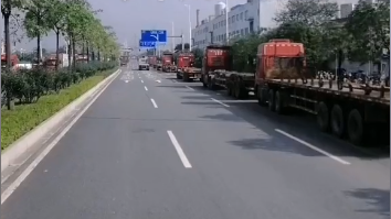 海运价值连跌23周，大量空箱堆积港口！集装箱物流司机提前回老家过年