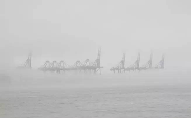 宁波港沿海航路因大雾交通管造